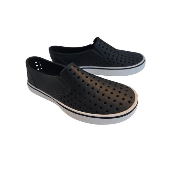 Native Kids Unisex Size 1 Jiffy Black Miles Shoes - Picture 1 of 4